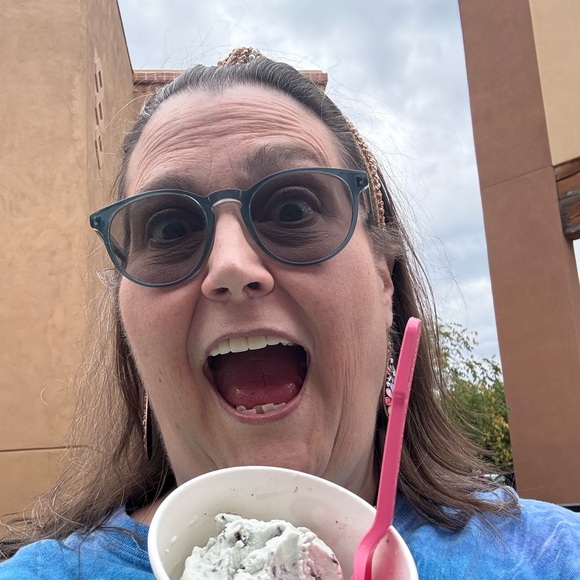 Meet your Posher, Marna - Picture 2 of 3